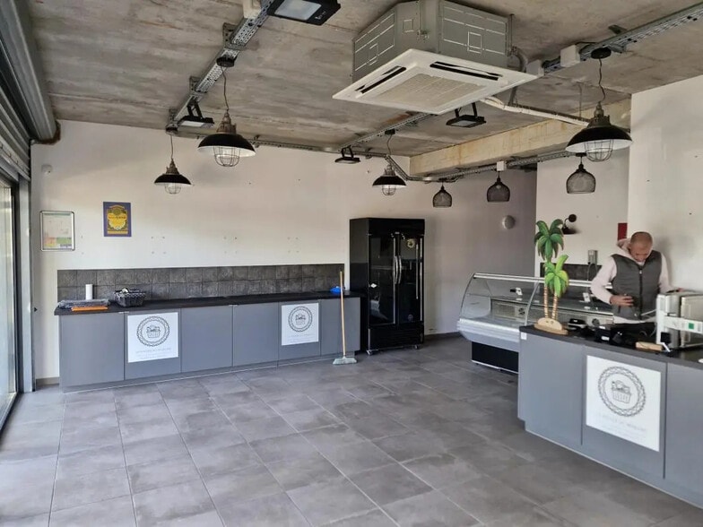 Local commercial dans Mougins à louer - Photo de l’immeuble – Image 2 sur 6