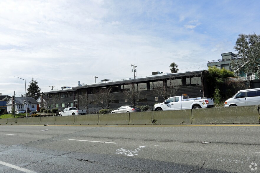 4001 Aurora Ave N, Seattle, WA à louer - Photo de l’immeuble – Image 3 sur 9