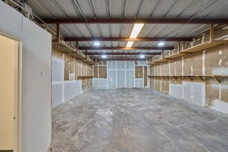 1300 S Frazier St, Conroe, TX à louer Photo de l’immeuble– Image 1 sur 20