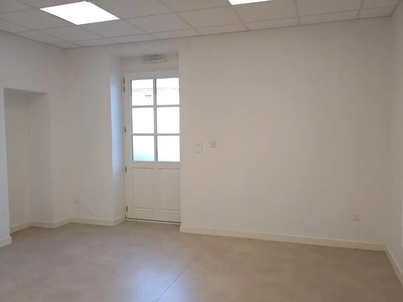 455 Rue Des Pachottes, Simandres à louer - Photo de l’immeuble – Image 2 sur 5