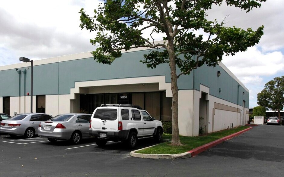 10751 Noel St, Los Alamitos, CA à louer - Photo principale – Image 1 sur 1