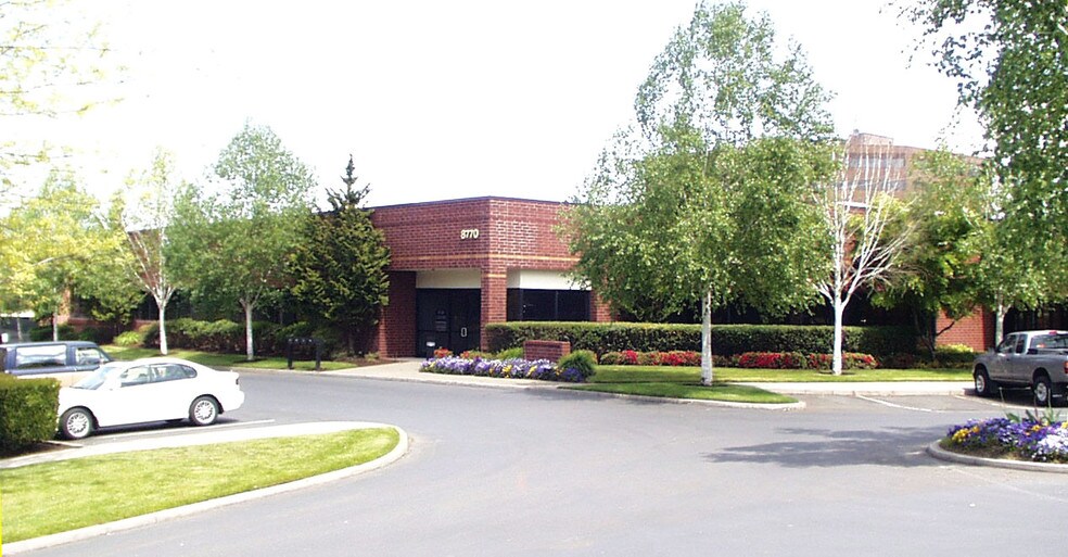 8770 SW Nimbus Ave, Beaverton, OR à louer - Photo de l’immeuble – Image 2 sur 4