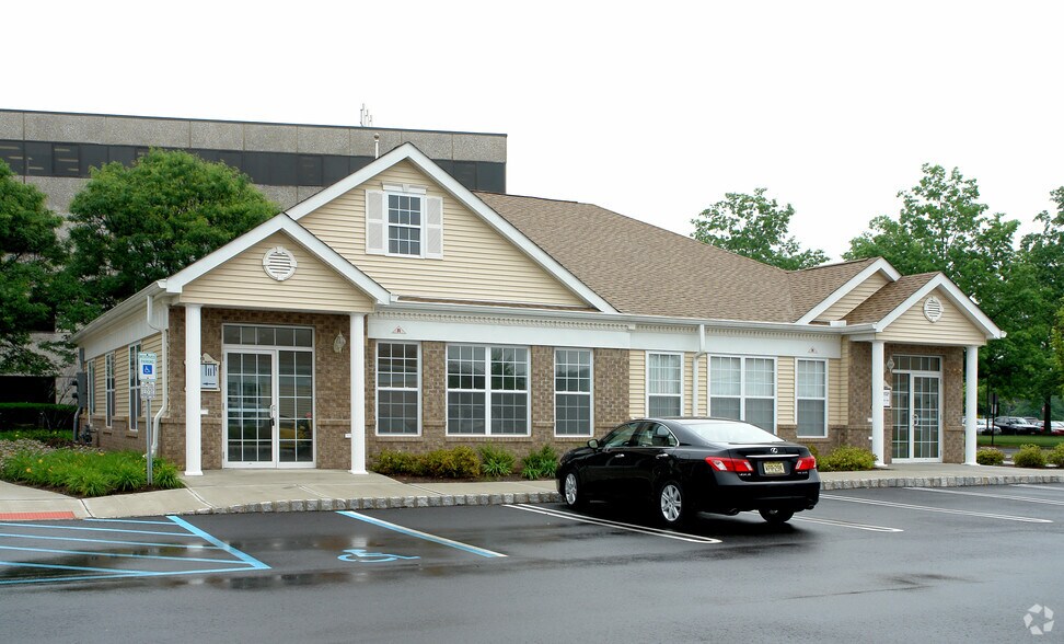 28 Wills Way, Piscataway, NJ à vendre - Photo principale – Image 1 sur 5