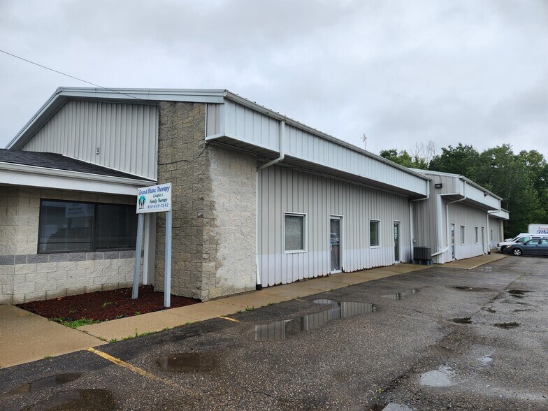 8240-8244 Embury Rd, Grand Blanc, MI à vendre - Photo de l’immeuble – Image 2 sur 3