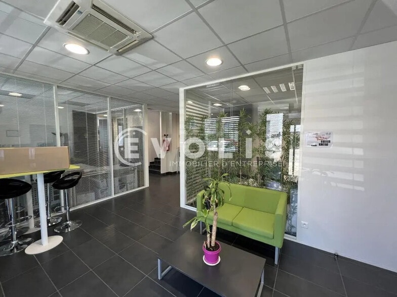 Local d’activités dans Vaulx-en-Velin à louer - Photo intérieure – Image 2 sur 10