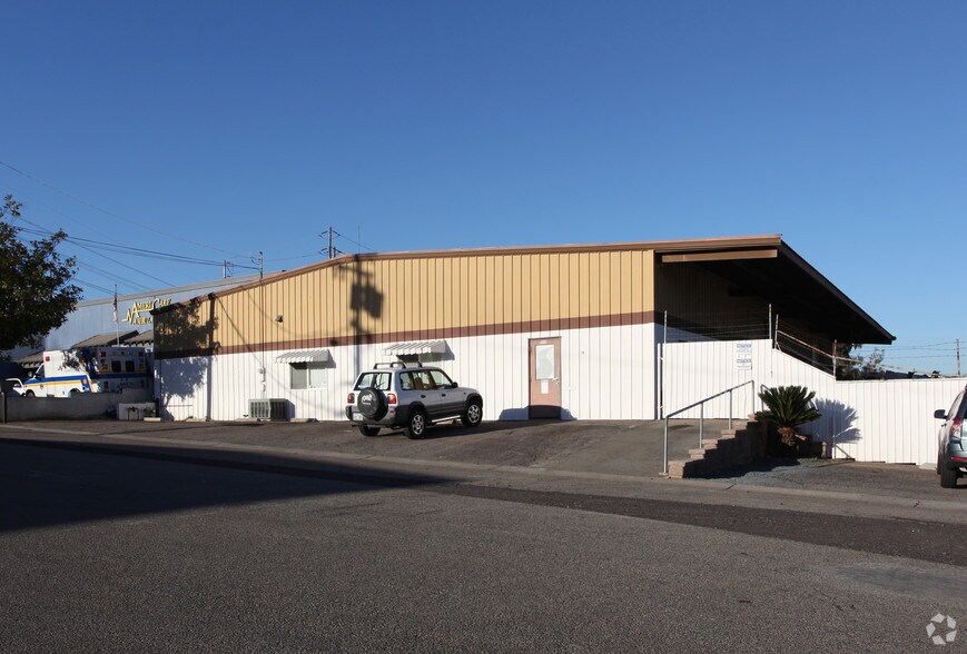 1916 Commercial St, Escondido, CA à louer - Photo de l’immeuble – Image 1 sur 3