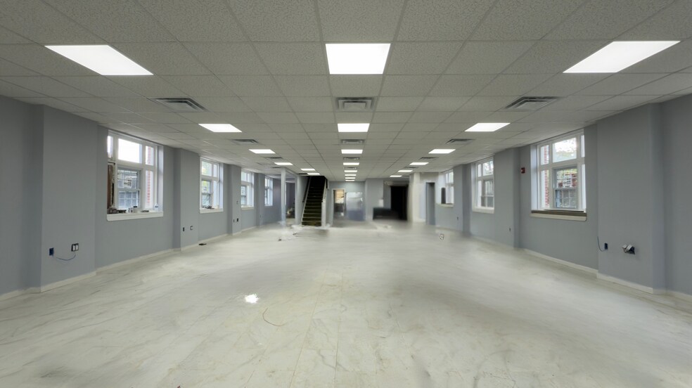 36 W Railroad Ave, Jamesburg, NJ à louer - Photo de l’immeuble – Image 2 sur 14
