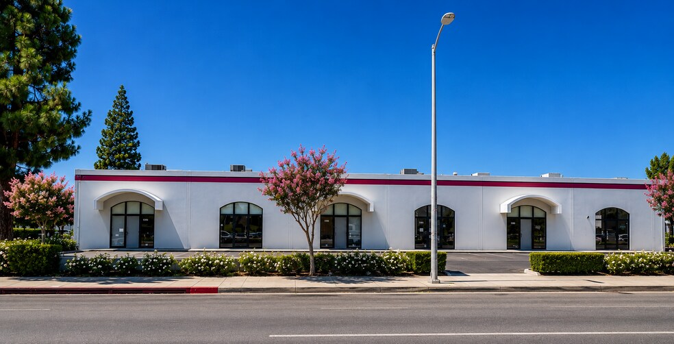 9035 Eton Ave, Canoga Park, CA à louer - Photo de l’immeuble – Image 2 sur 20