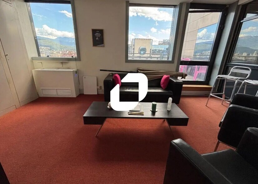 Bureau dans Grenoble à louer - Photo de l’immeuble – Image 3 sur 7