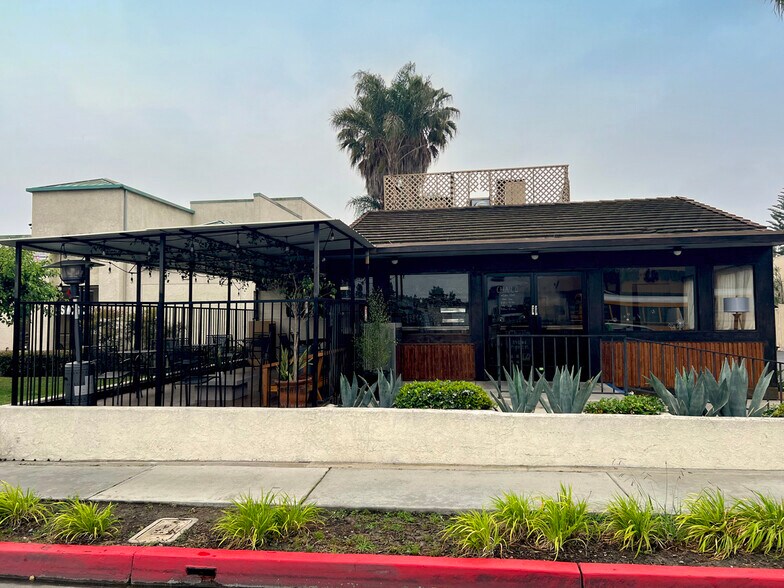 615 W 19th St, Costa Mesa, CA à vendre - Photo de l’immeuble – Image 1 sur 10