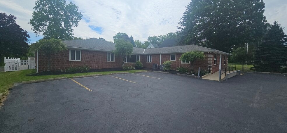 3405 Orchard Park Rd, Orchard Park, NY à vendre - Photo principale – Image 1 sur 11