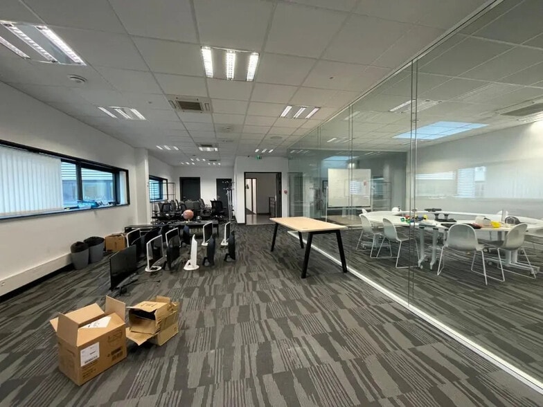 Industriel/Logistique dans Ivry-sur-Seine à louer - Photo de l’immeuble – Image 1 sur 4