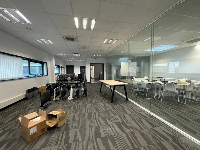 Plus de détails pour Bureau, Industriel/Logistique à louer