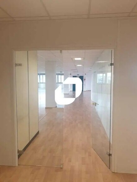 Bureau dans Vitry-sur-Seine à louer - Photo de l’immeuble – Image 2 sur 9