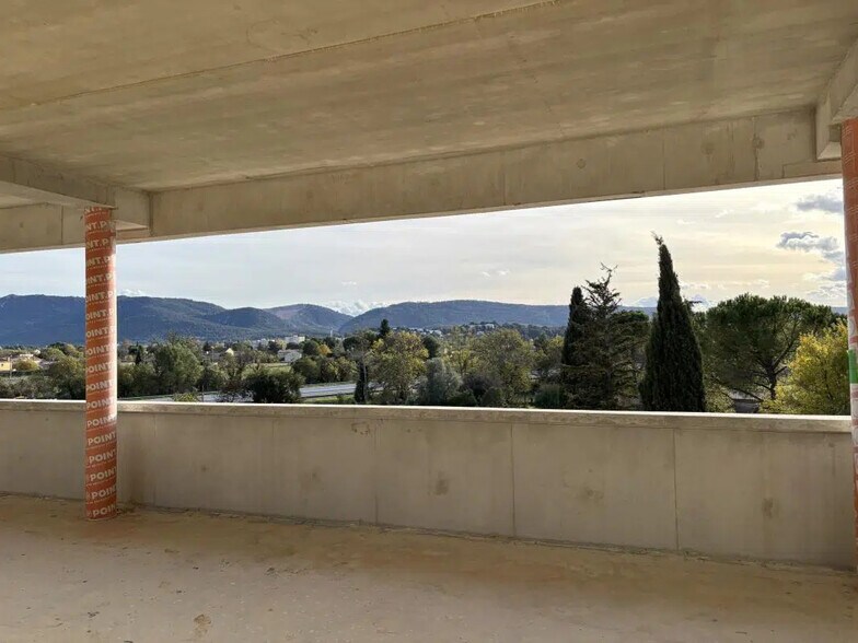 Bureau dans Aubagne à vendre - Photo de l’immeuble – Image 1 sur 12