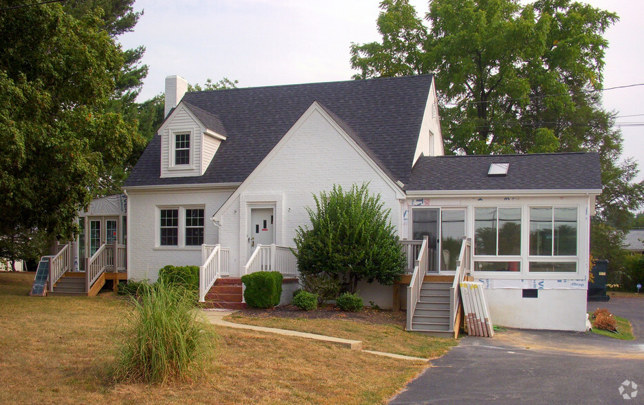 1532 Apperson Dr, Salem, VA à vendre - Photo principale – Image 1 sur 49