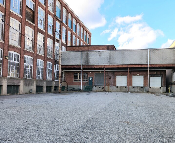 475 Canal St, Holyoke, MA à louer - Photo de l’immeuble – Image 3 sur 4
