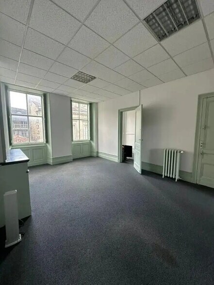 Bureau dans Bordeaux à louer - Photo de l’immeuble – Image 1 sur 4