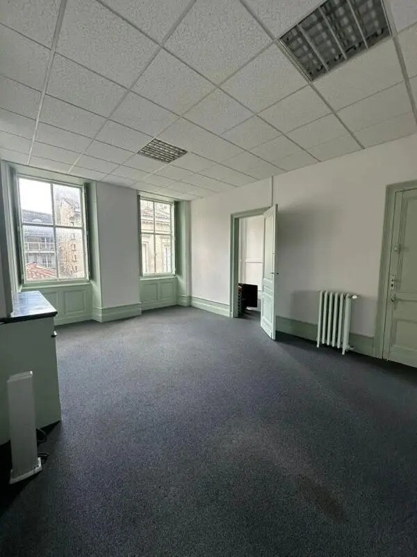 Bureau dans Bordeaux à louer Photo de l’immeuble– Image 1 sur 5