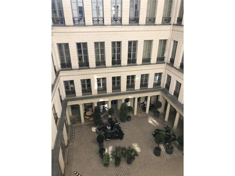 4 Place De L'Opera, Paris à louer - Hall d’entrée – Image 3 sur 11