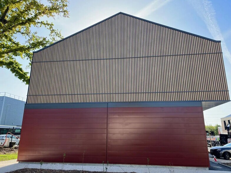 Local d'activités dans Marcoussis à vendre - Photo de l’immeuble – Image 3 sur 8