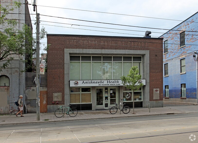 225 Queen St E, Toronto, ON à louer - Photo de l’immeuble – Image 2 sur 2