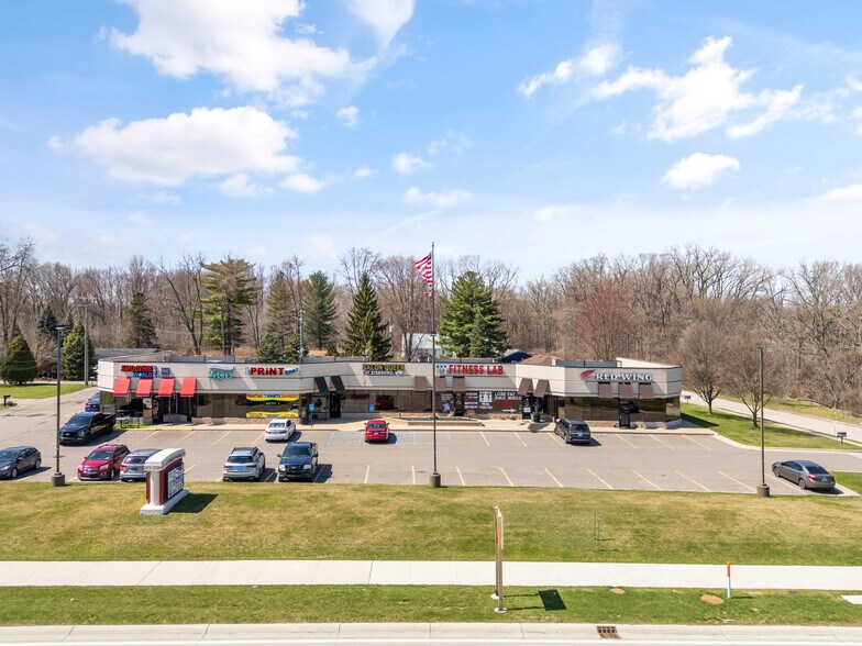 33131-33289 Mound Rd, Sterling Heights, MI à louer - Photo de l’immeuble – Image 1 sur 11