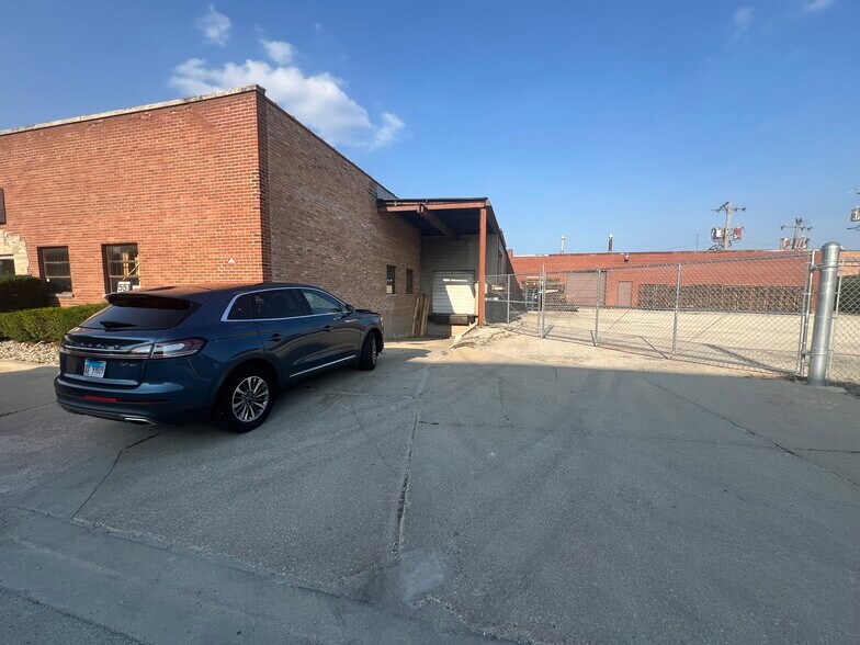 551 Hyde Park Ave, Hillside, IL à vendre - Photo de l’immeuble – Image 3 sur 25