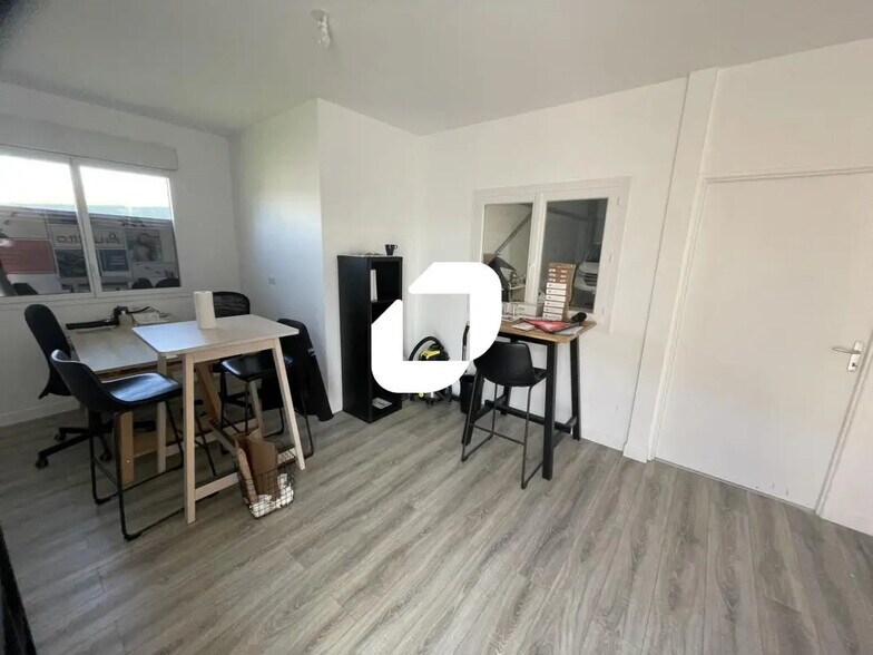 Local d’activités dans Cernay-lès-Reims à louer - Photo de l’immeuble – Image 2 sur 7
