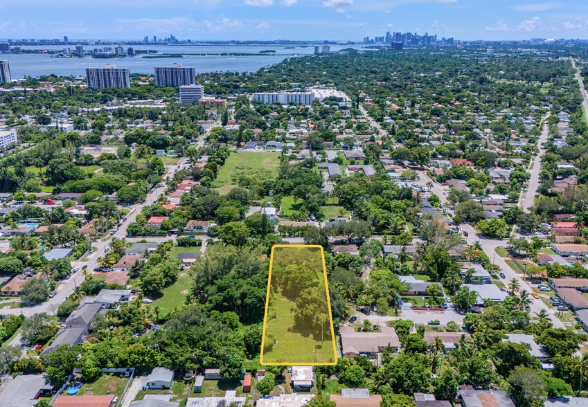 1231 NE 115th St, Miami, FL à vendre - Aérien – Image 1 sur 9