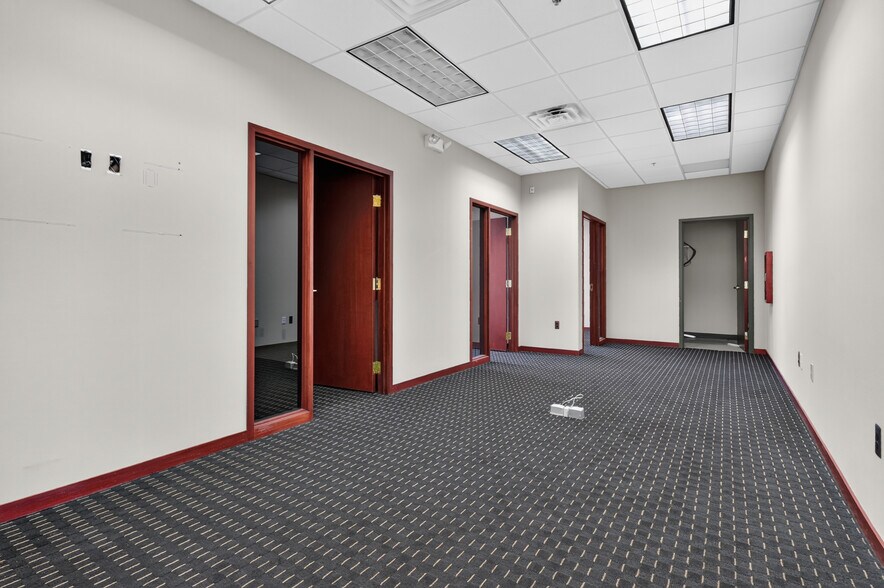 720 N Lapeer Rd, Lake Orion, MI à louer - Photo de l’immeuble – Image 2 sur 58