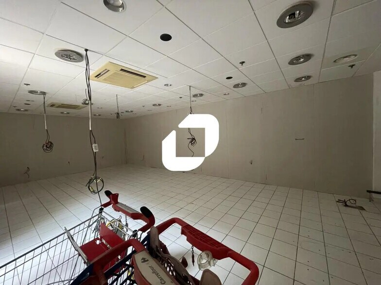 Local commercial dans Châlons-en-Champagne à louer - Photo de l’immeuble – Image 3 sur 4