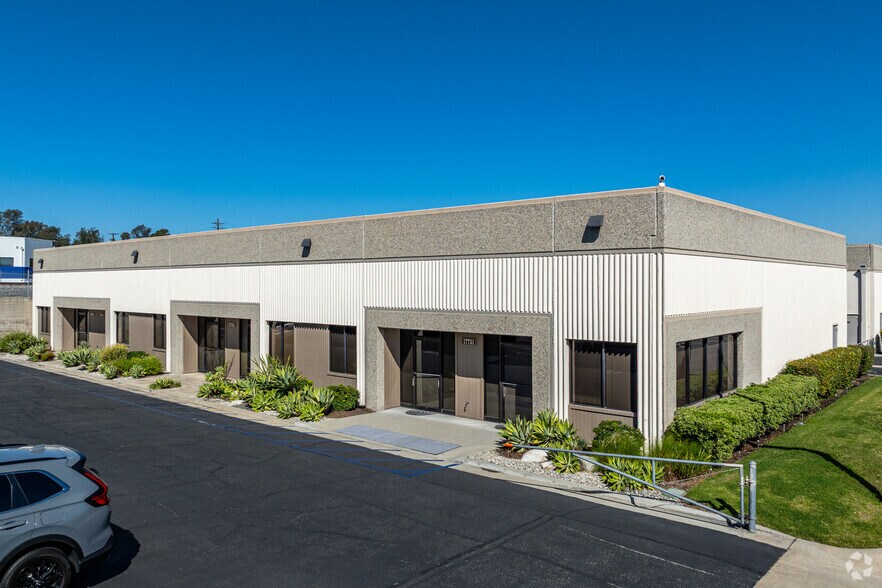 17731-17741 Sampson Ln, Huntington Beach, CA à louer - Photo principale – Image 1 sur 16