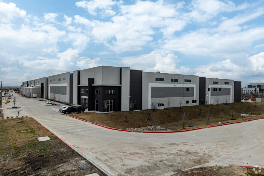 600 Schneider Blvd, Hutto, TX à louer - Photo principale – Image 2 sur 5
