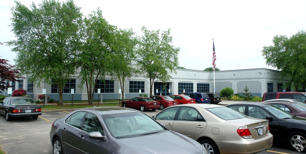480 Jefferson Blvd, Warwick, RI à louer - Photo de l’immeuble – Image 2 sur 14