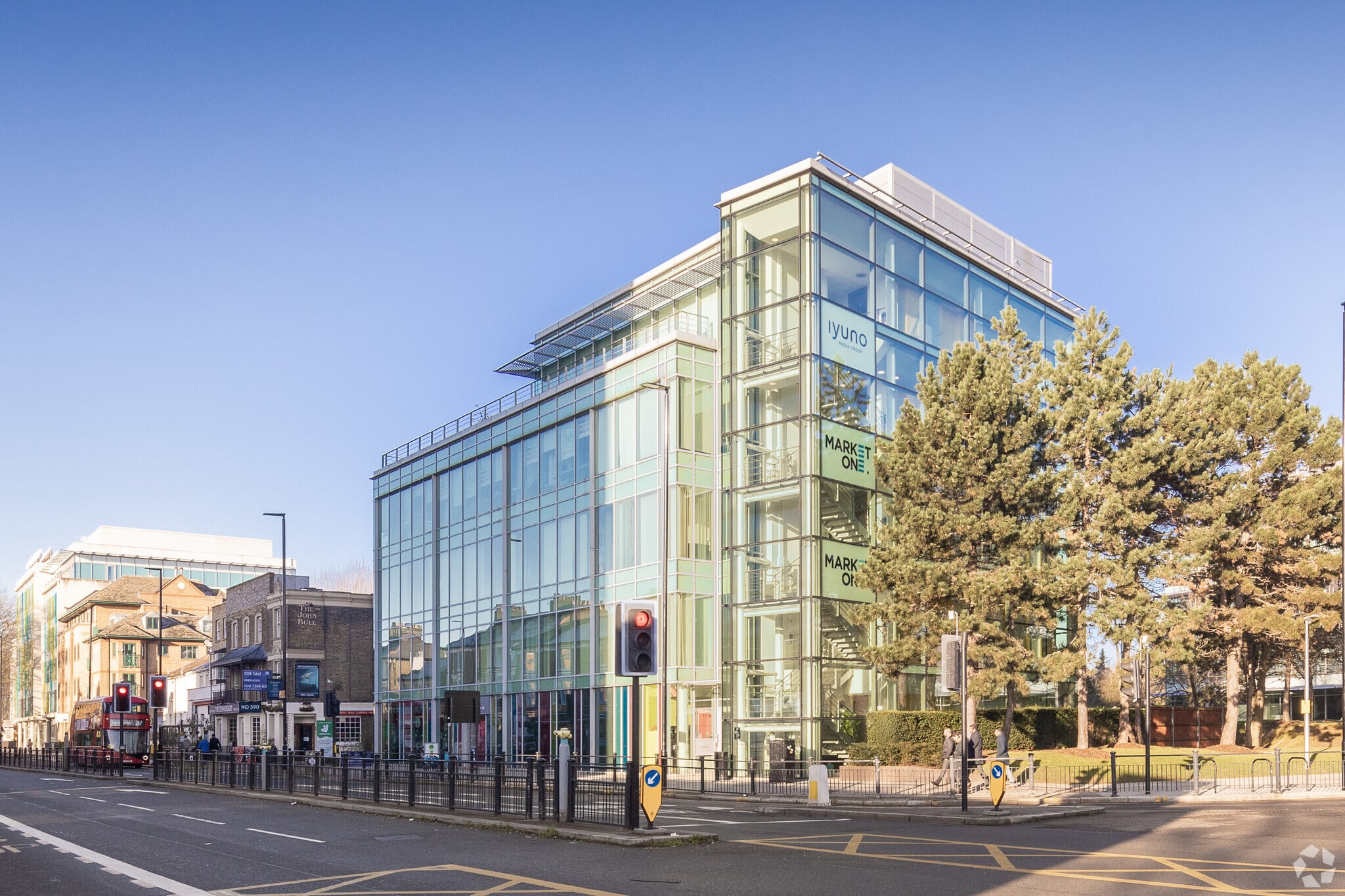 578-586 Chiswick High Rd, Londres à louer Photo de l’immeuble– Image 1 sur 8