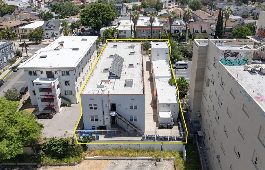 307 S Boyle Ave, Los Angeles, CA à vendre - Photo de l’immeuble – Image 3 sur 11