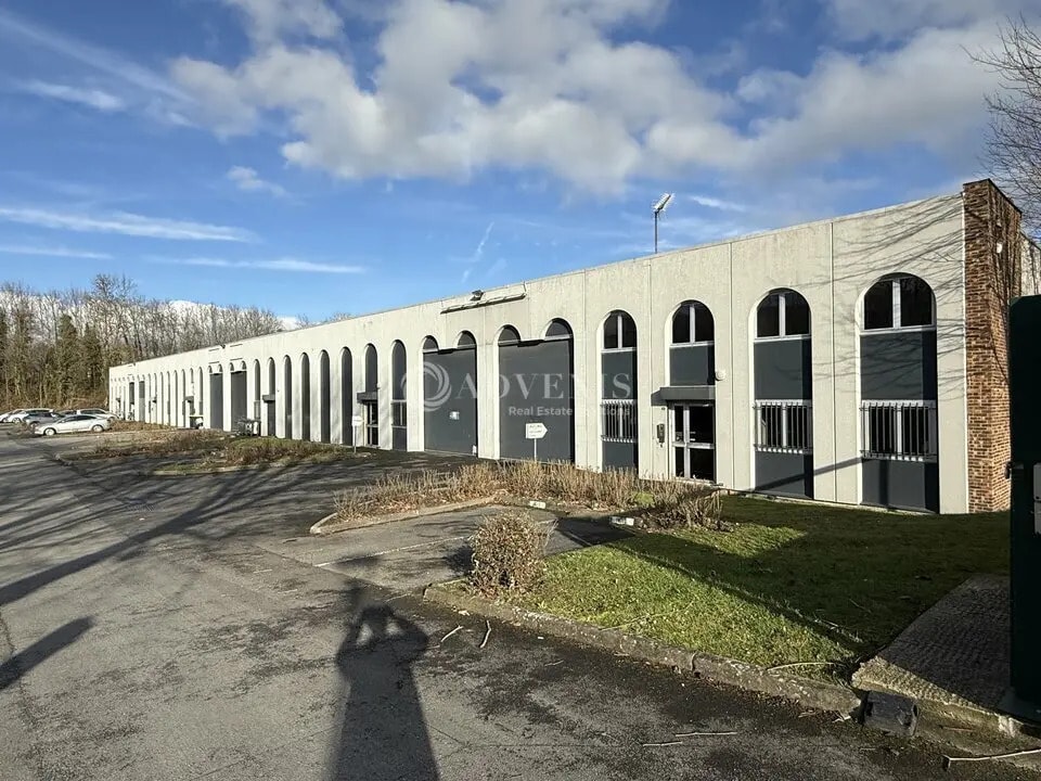 Local d’activités dans Noisy-le-Grand à louer Photo de l’immeuble– Image 1 sur 8