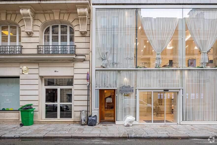 44 Rue Pasquier, Paris à louer - Photo de l’immeuble – Image 3 sur 4