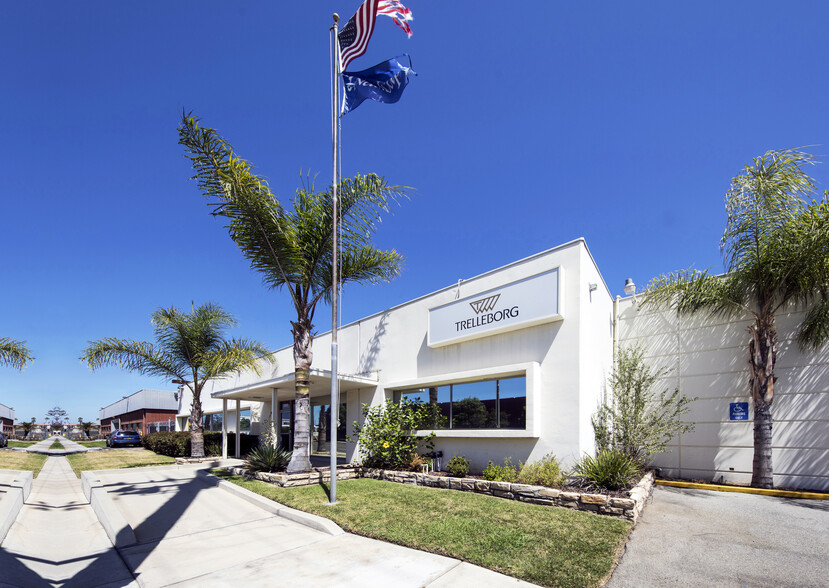 2051 E Maple Ave, El Segundo, CA à vendre - Photo de l’immeuble – Image 1 sur 4