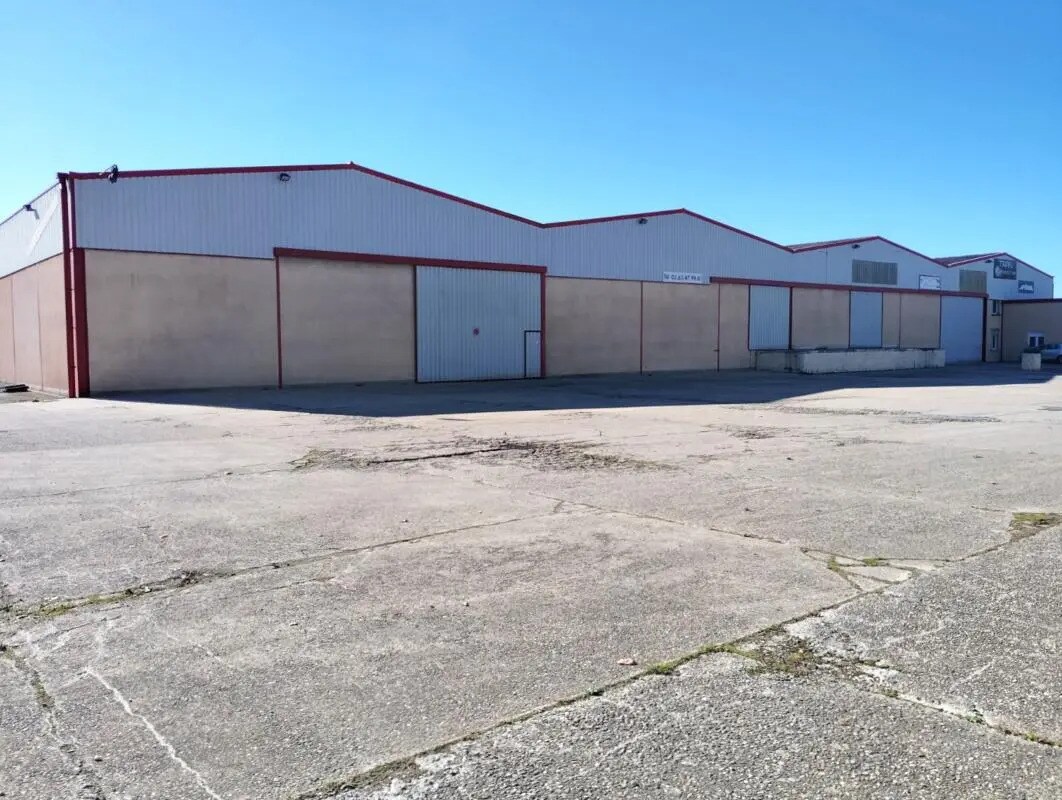 Local d'activités dans Labastide-de-Lévis à vendre Photo de l’immeuble– Image 1 sur 13