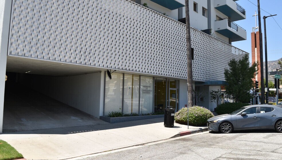 1155 N Brand Blvd, Glendale, CA à louer - Photo de l’immeuble – Image 3 sur 3