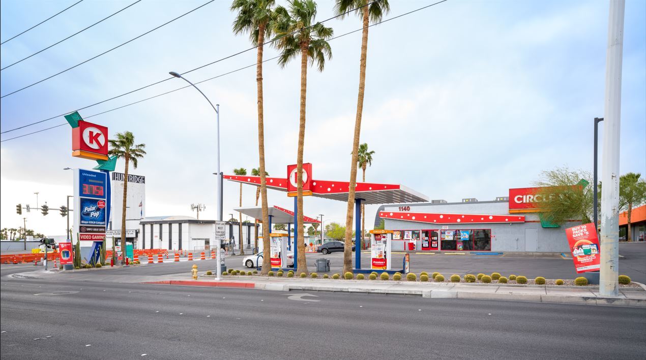 1140 E Charleston Blvd, Las Vegas, NV à vendre Photo de l’immeuble– Image 1 sur 7