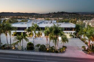 2430-2434 Auto Park Way, Escondido, CA à louer Photo intérieure– Image 1 sur 9
