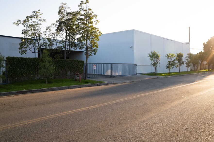 410 W Grove Ave, Orange, CA à louer - Photo de l’immeuble – Image 2 sur 16