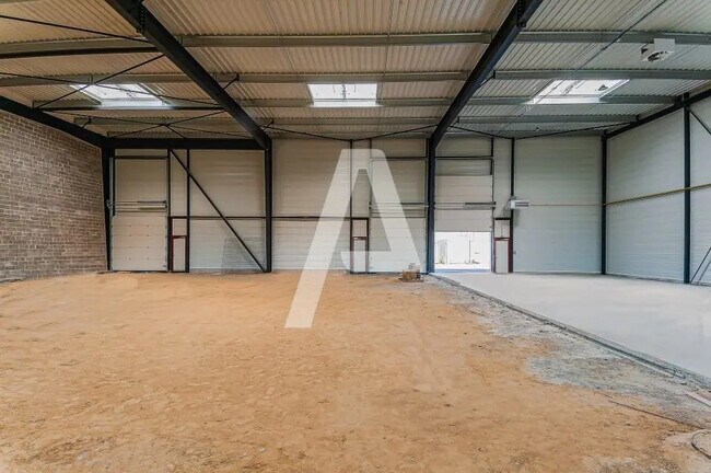 Plus de détails pour Local d’activités à vendre