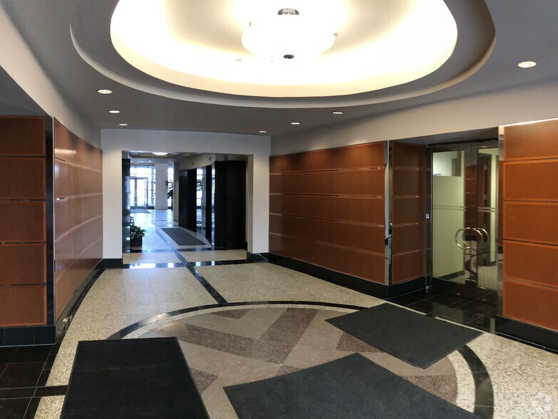 545 Metro Pl S, Dublin, OH à louer - Hall d’entrée – Image 2 sur 18