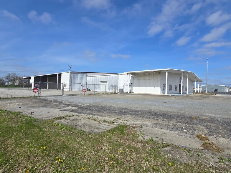 5119 N Dupont Hwy, Cheswold, DE à louer - Photo de l’immeuble – Image 2 sur 16