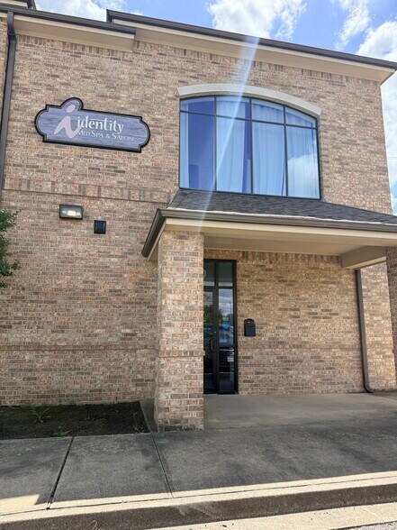 2140 W Grande Blvd, Tyler, TX à louer - Photo de l’immeuble – Image 2 sur 27