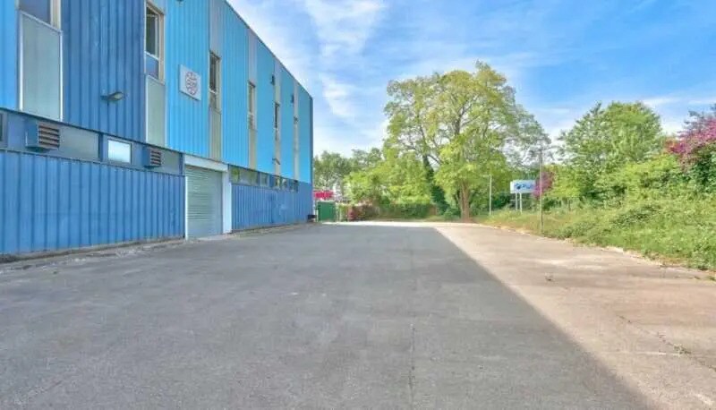 1 Rue Blaise Pascal, Chilly-Mazarin à louer - Photo de l’immeuble – Image 2 sur 11